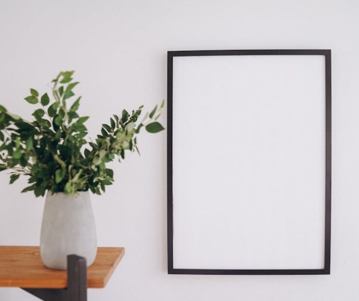 Ściana z lameli w salonie lub sypialni: wybór materiału, akustyka i montaż krok po kroku