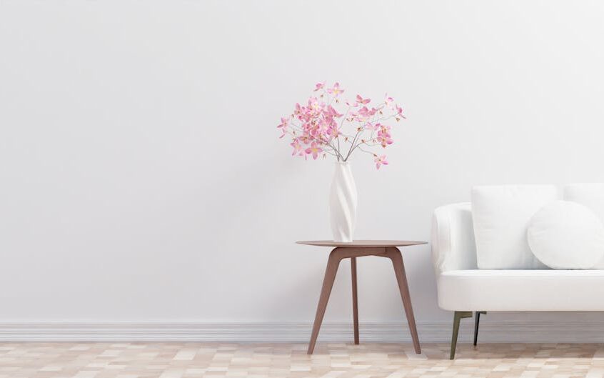 Listwy przypodłogowe w mieszkaniu: wybór materiału, wysokości i montaż krok po kroku