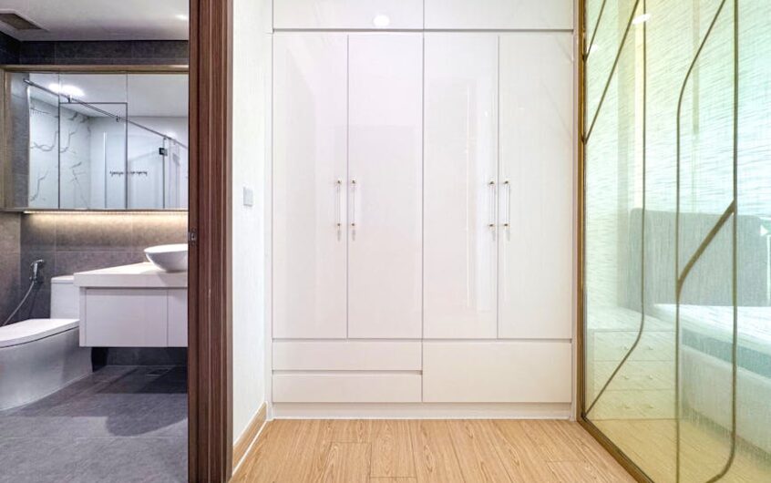 Pawlacz w przedpokoju: projekt, mocowanie, fronty i montaż krok po kroku