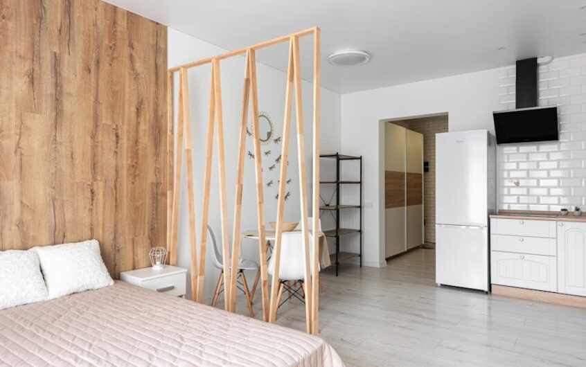 Ścianka działowa z płyt GK w mieszkaniu: projekt, akustyka, drzwi i montaż krok po kroku