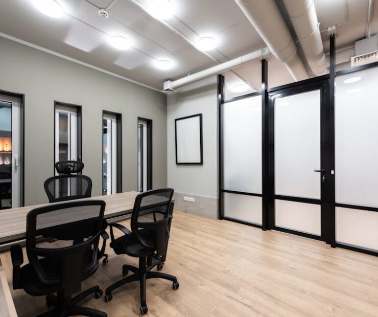 Ścianka loftowa w mieszkaniu: projekt, szkło, profile i montaż krok po kroku