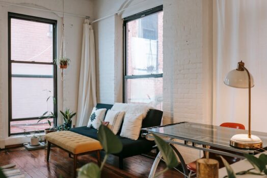 Siedzisko pod oknem nad grzejnikiem: projekt, wentylacja i montaż krok po kroku