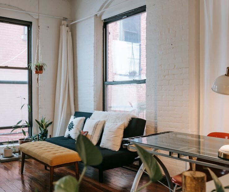 Siedzisko pod oknem nad grzejnikiem: projekt, wentylacja i montaż krok po kroku