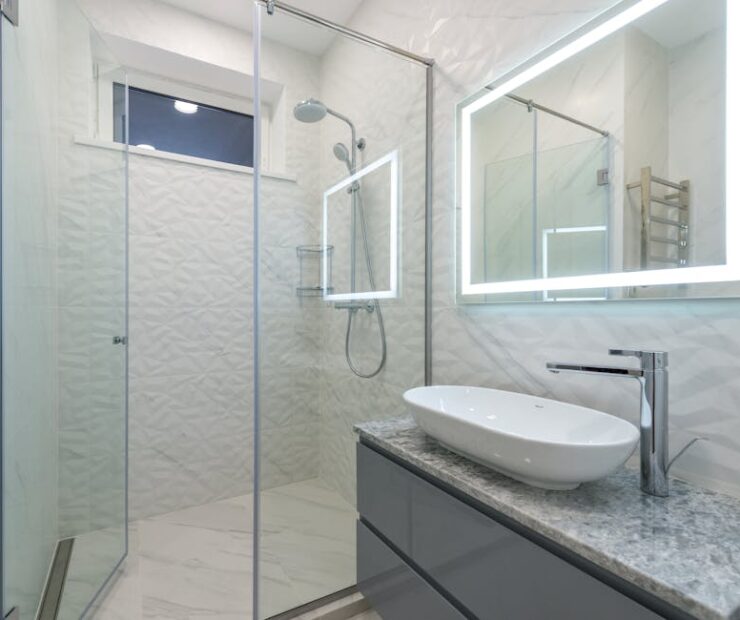 Lustro łazienkowe z podświetleniem i matą antyparową: dobór, IP i montaż krok po kroku