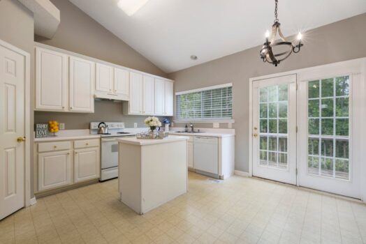 Wyspa kuchenna w bloku: wymiary, instalacje, okap i montaż krok po kroku