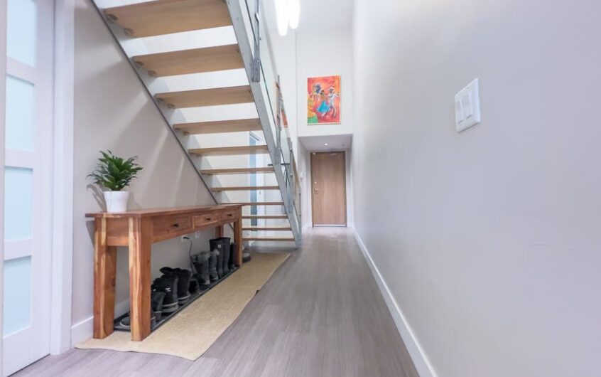 Wnęka pod schodami: szafy, siedzisko i schowki - projekt, wymiary i montaż krok po kroku